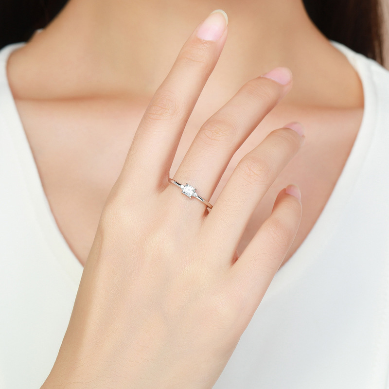 Brilliant Ring in Sterling Silver - Image 2